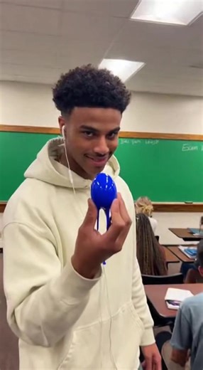 Student Throws Egg on Whiteboard during Class #prank