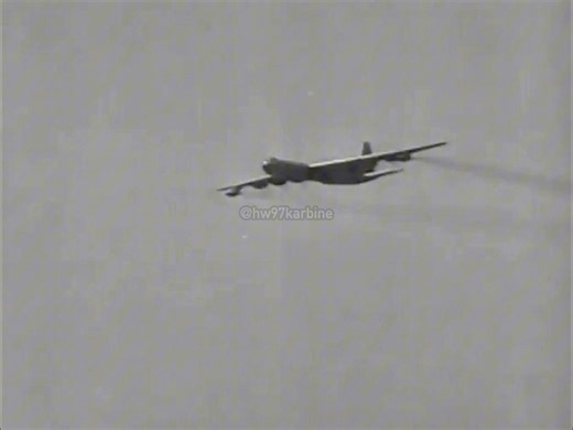@AcepilotAV Here is the B-36 Peacemaker in a fly-past with a B-29 Superfortress, B-17 Flying Fortress and B-26 Invader in 1953