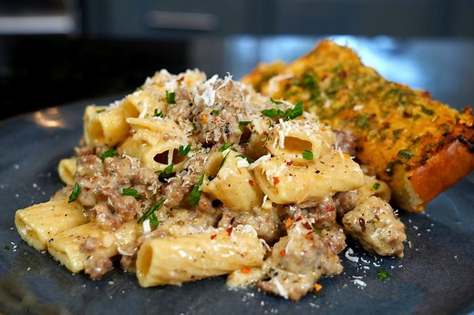 Pasta alla Norcina is a Creamy Sausage Pasta. There's only a handful of ingredients, simple to make, and BIG on flavor! Add this to your weeknight rotation next time you feel like switching it up and thank me later. Shopping List: 1lb pork Italian Sausage black truffle or truffle oil 1 lb rigatoni pasta noodles 2 cups grated percorino romano or parmesan 1 cup dry white wine 3 tbsps olive oil 2-3 cloves of garlic 1 1/2 cups heavy cream diced parsley salt, pepper, garlic, onion powder, red pepper 