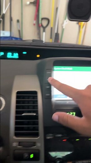 Check the 12v Battery Voltage in your Prius from the Driver’s Seat!