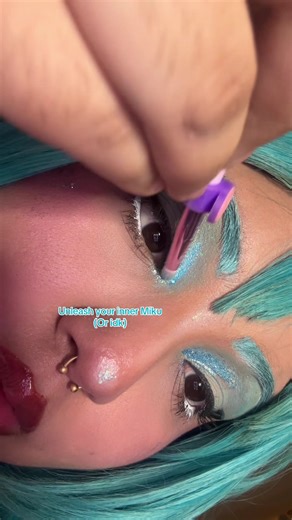 Cosplay Makeup Tips Inspired by Hatsune Miku