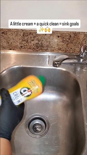 Quick Sink Cleaning Routine | Cif Cream Cleaner for a Sparkling Finish 🧼🚰 #cleantok #sinkcleaning ✨️