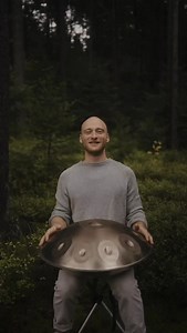 Which one would you choose? While this cheap handpan is still quite enjoyable to play, even though it’s out of tune and not well balanced, most of the handpans you find on Amazon or Temu are not like this at all. How often did I hear from my students that they chose to buy a cheap handpan for the beginning and ended up completely disappointed and frustrated. This is because handpans need to be handmade and carefully crafted. Until now there’s not a fully automated process to produce them. -> han