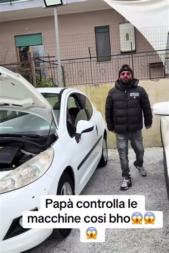 PAPÀ CONTROLLA LE MACCHINE COSÌ PARTE 1 AUTO FRATELLI MANNA #automobile #shortsviral #comedy