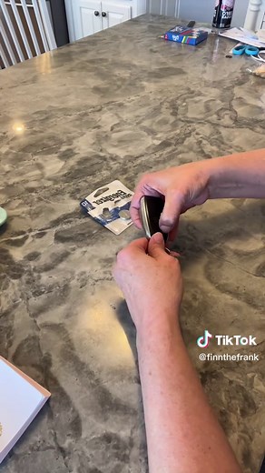 Replacing the battery in a Subaru key fob #useful #usefullifetips #keyfob #subaru #battery #batterychange #energizer #fyp
