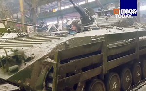 俄修车厂狂焊被炸伤的Bmp2，又焊上了路边捡的附加装甲（废土风配件）