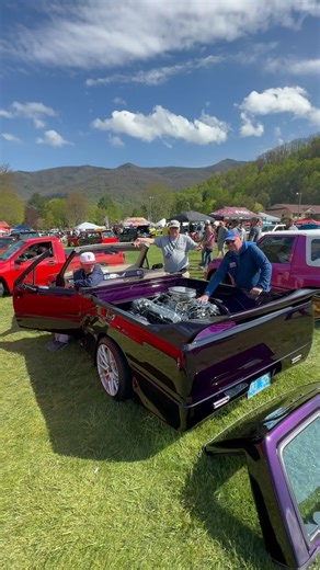 Mini Nats 30th • Mini Truckin’ HQ • Mini Truckin’ History 🛻: Originally Scott Lapham’s “Figment” rear engine I-Zu-Zu which is now owned by The “REAL” Matt Smith who originally painted it. #TheREALMattSmith @minitruckinmagazine 📝: Matt Smith’s FSU hat … he wore an FSU hat on the cover as well. Scott is a FL Gators fan! 🏁: #MaggieValley #️⃣: #MiniNats #MiniTruckinNationals #MiniNats30 📖: Mini Truckin’ Mag Jan ’95 issue 37 “It’s A Twister”; #MiniTruckinMagazine37 shot by Doug Kulp who is in thi