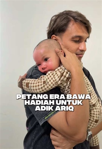 Comel je Adik Ariq main mainan yang geng #PetangERA beli 💚 Semoga cepat sembuh okay! 🫶🏻 Aunty & Uncle kat ERA dan semua rakyat Malaysia akan sentiasa ada untuk Adik Ariq #ERARadioNo1PalingLegit