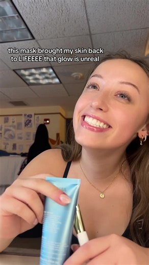 this collagen wrap mask makes my skin GLOWWW idk what it is but it works and is so satisfying to peel lol #fyp #collagenmask #collagenwrappingmask #collagenskincare #hayjessayyy