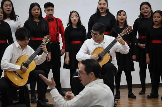 91K views · 3K reactions | El director necesita de las personas para hacer música... qué privilegio, estoy muy agradecido con este Encuentro de Coros Tepotzotlán 2025. Gracias Scherzino y Niños Cantores de Tepotzotlán, y maestra Pam en la flauta! La TatoCam en Alma llanera, pieza venezolana de Pedro Elías Gutiérrez en arreglo de Celia Estrada Martinez. Sigo en el cielo, poco a poco irán fluyendo todos los videos! | Ernesto García Velasco | Facebook