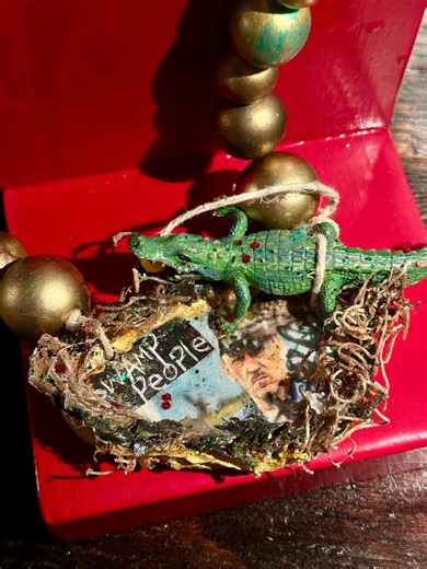 Swamp People Troy Landry Oyster Shell Necklace, Alligator, Louisiana Cajun Decor - Etsy