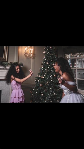 #lovewhatwedo ✨ Christmas magic at The Georgian Hotel ✨ We absolutely loved bringing EmmJs together with EmmJs Photography Network with loumor gowns at the stunning Georgian Hotel, soaking up all the festive vibes and timeless elegance of this beautiful venue 🎄✨ With twinkling lights, classic surroundings and that cosy Christmas atmosphere, the scene was set perfectly — and then Stephen Davies stepped in and worked his magic 📸 Every click captured the warmth, sparkle and togetherness of the mo