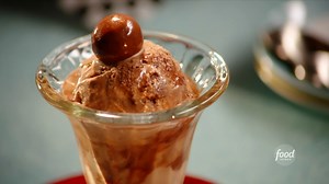 A chocolate malt ice cream sundae made right at home sounds like dessert heaven 😍 Subscribe to discovery to stream more of Valerie's #HomeCooking: https://links.discoveryplus.com/Y6O35sCeygb. #discoveryplus Get Valerie Bertinelli's recipe: https://foodtv.com/3Y1FzoH | Food Network