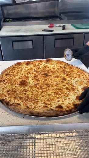 Extra large crispy white pizza 😍 | Nick's Pizza South Beach