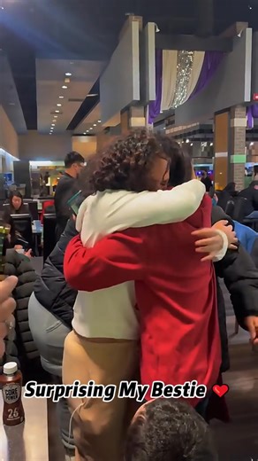 30K views · 1.1K reactions | Sneaking Home to Surprise My Best Friend #Surprise#Bestie#Reunion#FriendshipGoals#Heartwarming#TogetherAgain#Wholesome#FYP#ForYou#Viral | reunion moment | Facebook