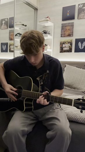 Cómo tocar Bloom de The Paper Kites en guitarra