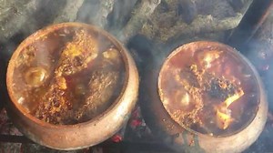 85K views · 1.6K reactions | Cơm với cá kho thì ngon hết ý rồi ạ. Đặt niêu cá kho làm quà biếu hoặc cùng gia đình thưởng thức đi ạ. Giao hàng toàn quốc các Bác nhé!!!!!! Hotline : 0357681007 - 0973842387. | Cá Kho Làng Vũ Đại - Quê Anh Chí | Facebook