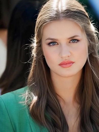 122K views · 10K reactions | Su presencia es un sueño hecho realidad  #PrincesaDeEspaña #EncantoReal #Amor | Princess Leonór | Facebook