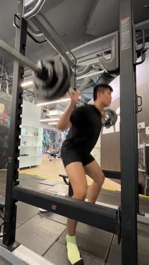 Leg day | Squats 8x15 Video shown: Set 7 Took a mini break as my heart and lungs felt like exploding #morthfitness #squats #singapore #singaporelife #anytimefitness #gym #workout #gymworkout #personaltrainer #fitness #fitnessmotivation #personaltraining #sgfit #legs #legsday