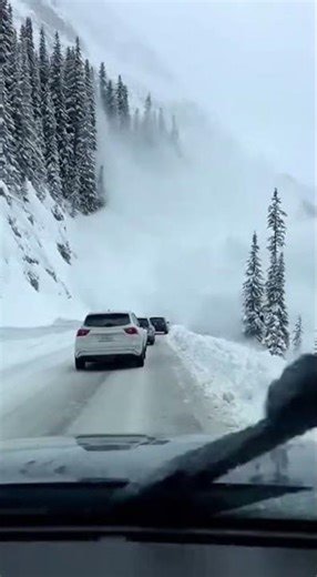 “Dashcam POV USA: Avalanche Explodes Down the Snowy Mountain Highway”