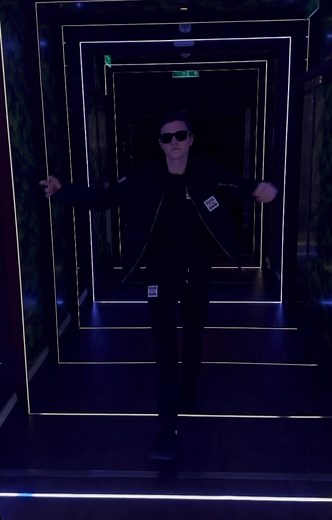 Club Vibes - FAKE | Sustainable Luxury #Fakestyle #luxury #sustainability #unique #limited #design #fake #style #collection #brand #label #luxurylifestyle #quality #fashion #bio #nature #enviroment #expensive #hoodie #ecological #dressoftheday #photooftheday #hamburg #hafencity #neuerwall #dubai #mall #dubaimall Hop