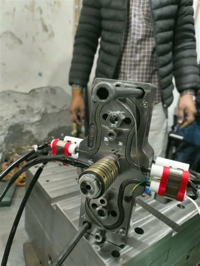 Successful Installation of 2-Drop Split Type Pneumatic Sequential Valve Gate HRS System.