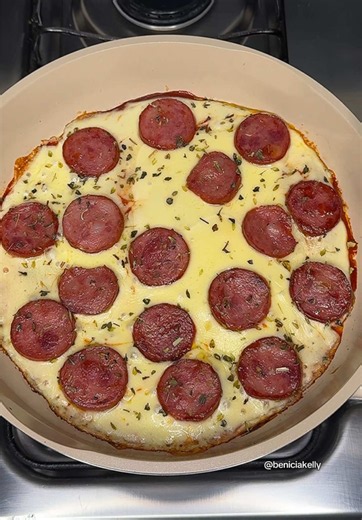 Pizza de Frigideira rápida com 1 ovo e 10 colheres de farinha