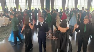 Eleganță și stil în pași de #vals la balul de absolvire al elevilor Colegiului Național Militar „Dimitrie Cantemir”. 🇷🇴 Muzica - #EugenDoga. 🇲🇩 | Constantin Codreanu