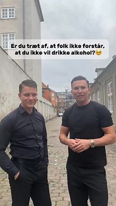 Er du også træt af, at man nærmest skal undskylde for at sige nej tak til alkohol? Som om det ikke er en rigtig fest uden… 🙄 Det er på tide, vi gør op med den tanke! Du kan sagtens skåle, grine og nyde livet uden procenter. Her er 5 anledninger, hvor Château De Charme Rosé & Blanc løfter stemningen med lækre bobler og god smag helt alkoholfrit 🍾 Om det er til romantiske middage, venindehygge, fødselsdagsfester, stille aftener ved pejsen eller store fejringer så er der altid en god grund til at