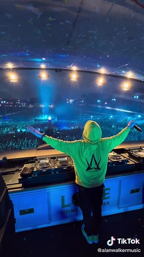 Haha, anywhere else i should rick roll? #tomorrowland @Tomorrowland