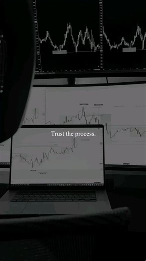 Daryl Alifian on Instagram: "Vortex Matematika vs Vortex Indicator—Jangan Tertukar! Banyak yang mengira “vortex” di trading itu sama. Padahal beda jauh. Vortex Matematika (Marko Rodin) adalah pola angka dan visual torus yang kontroversial—belum terbukti untuk membaca pasar. Sementara Vortex Indicator (2010) dari Botes & Siepman adalah alat teknikal berbasis rumus: menghitung true range dan arah pergerakan (VI+ & VI−). Sinyalnya sederhana: saat VI+ cross up VI− → potensi tren naik; kebalikannya →