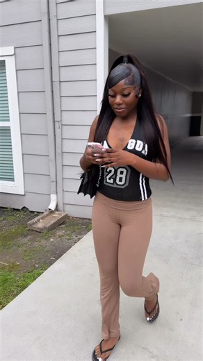 𝗛𝗢𝗨𝗦𝗧𝗢𝗡 𝗛𝗔𝗜𝗥𝗦𝗧𝗬𝗟𝗜𝗦𝗧♛ | The cable remote got my FRIEDD🤣🤣🤣 link n bio to book😜 ＨＯＵＳＴＯＮ ＨＡＩＲＳＴＹＬＩＳＴ || follow ( @lynnthestylistt ) for my hair content🎀|| If the... | Instagram