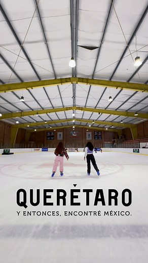 Aprende y practica #patinaje y #hockey, ¡en Lakeside Icepark! 🏒🥅 ¡Experimenta el deslizarte por una enorme pista de hielo, este fin de semana! #QroTravel #skating #SantiagodeQueretaro | Querétaro.Travel