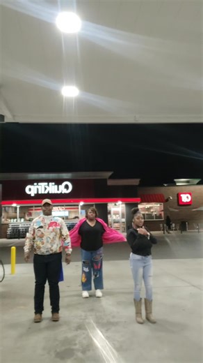 ⚠️ DANGER ⚠️with the crew☠️ @A’monie 💕 @TristianMae🕊️ #fyp#trailridersoftiktok #virał #linedance #newyear