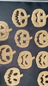 Quick video of how I cut the cookies using Jack O Lantern mix and match faces cookie cutters. Cookie cutters: https://www.cookiesartbyshirlyn.com/product-page/jack-o-lantern-mix-match-faces-set-cutters | Cookies Art by Shirlyn