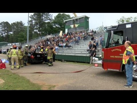 First responders, student actors host ‘prom promise’ crash simulation at West Jones High