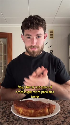 Hay un momento en el que te das cuenta de algo raro… puedes empezar a comer y no parar, como si algo se apoderara de ti… pero otras veces ves a alguien coger un trozo y dejarlo sin problema. Y no entiendes qué te pasa. Yo estuve ahí. Pensando que el problema era mi falta de control, mi forma de ser, que había algo roto en mí. Pasé por atracones, por promesas constantes de “mañana empiezo”, por esa sensación de estar bien unos días y luego volver al mismo sitio. Y cuanto más lo intentaba controla