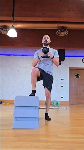 ✅️ Video tutorial: step-up laterale con kettlebell. #stepuplaterale #kettlebelltraining #kyllerb