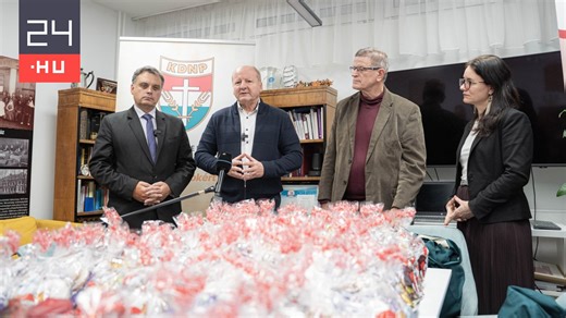 Pártlogóval jelent meg a KDNP a Bethesda kórházban | 24.hu