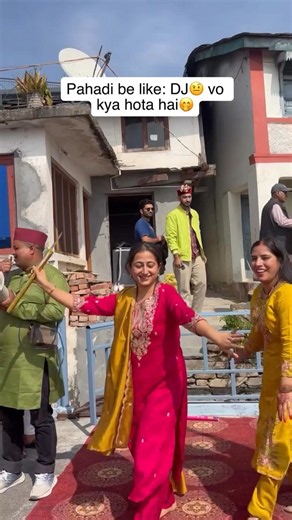 Pahari Nati #himachal #pahadi #sirmour #rohru #jonsari #pahadidance #pahadisong #garhwali #pahadan