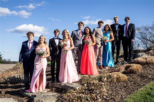 Forest Hills Eastern celebrates prom 2025 ‘Floating on Violets’ at Thousand Oaks