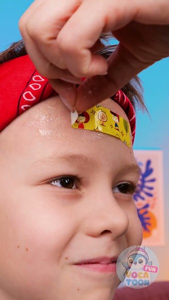 🌿 Clever Bandage Hack from Mom! 🩹 Try It Today! 😀