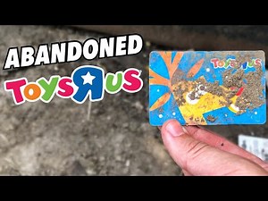 Abandoned Toys R Us - 2 Years After Closing Forever ( Dumpster Diving )