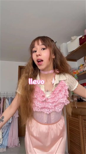 Emily on Instagram: "DECORANDO mi ROCOCASA 🎀🌟💓 hoy le tocó al espejo, desde hace rato quería darle una manita!! #diy #vlog #roomdecor"