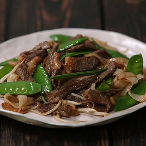 13M views · 14K reactions | Stir Fried Beef with Flat Rice Noodles Full recipe in comments | Tastemade UK | Facebook