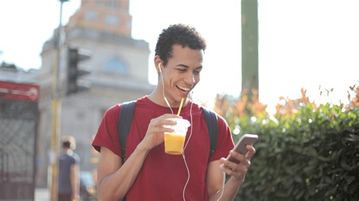 Yoigo mejora su mejor oferta de fibra, móvil y televisión con un regalo extra