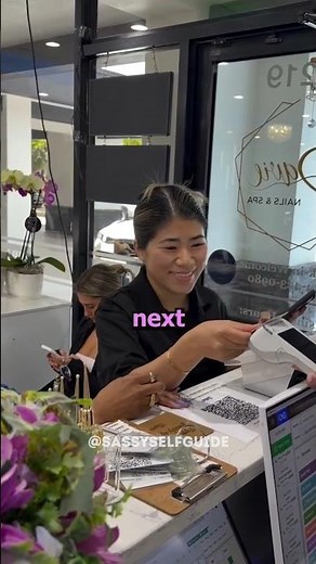 Nail Tech Snatches Client's Card 🤯
