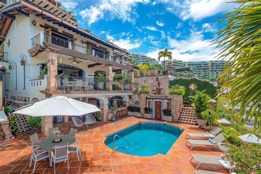 𝗙𝗢𝗥 𝗥𝗘𝗡𝗧: Welcome to Casa Lamont — freshly renovated and brand new to our collection!☀️ This stunning Amapas villa with 4BE/4.5BA features spacious living areas, a private pool, ocean views, stylish finishes, and total privacy. With tons of availability, it’s the perfect time to book your dream Vallarta stay. 🌴 Don’t wait for someone else to grab your dates — make Casa Lamont yours! https://www.pvrpv.com/puerto-vallarta/amapas/villa/casa-lamont #PVRPV #PVRPVRentals #VacationRental #Puert