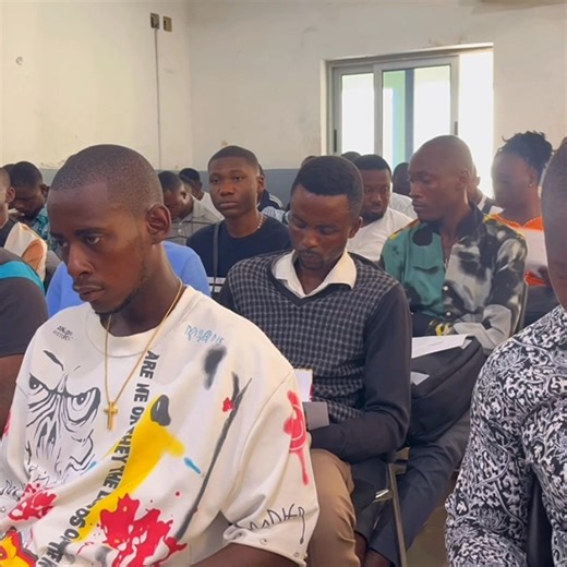 🚗 Commencez votre formation de conduite avec professionnalisme et confiance à la Fondation BEST ! Grâce à une pédagogie rigoureuse, une équipe expérimentée et un accompagnement personnalisé, nous vous préparons efficacement à l’obtention de votre permis. 📅 Début de cours : 17 Décembre 2025 💵 Frais d’inscription : 16.000 Fcfa 📘 Livre du Code : 5.000 Fcfa 📝 Frais d’évaluation : 5.000 Fcfa 🛣️ Cours théoriques complets (Code de la route) 🚘 Séances pratiques avec instructeurs qualifiés 🎯 Obje