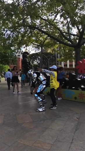 Robotron: La Aventura de Robots en TikTok